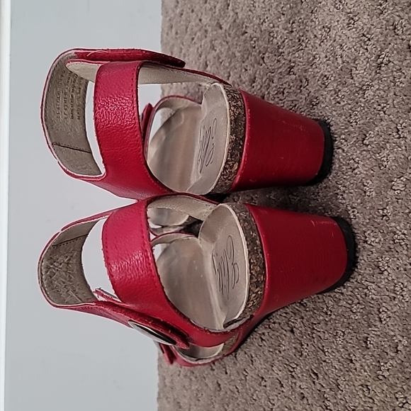 Red leather wedge sandals size 9 - Picture 4 of 5